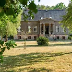Im Landschloss *